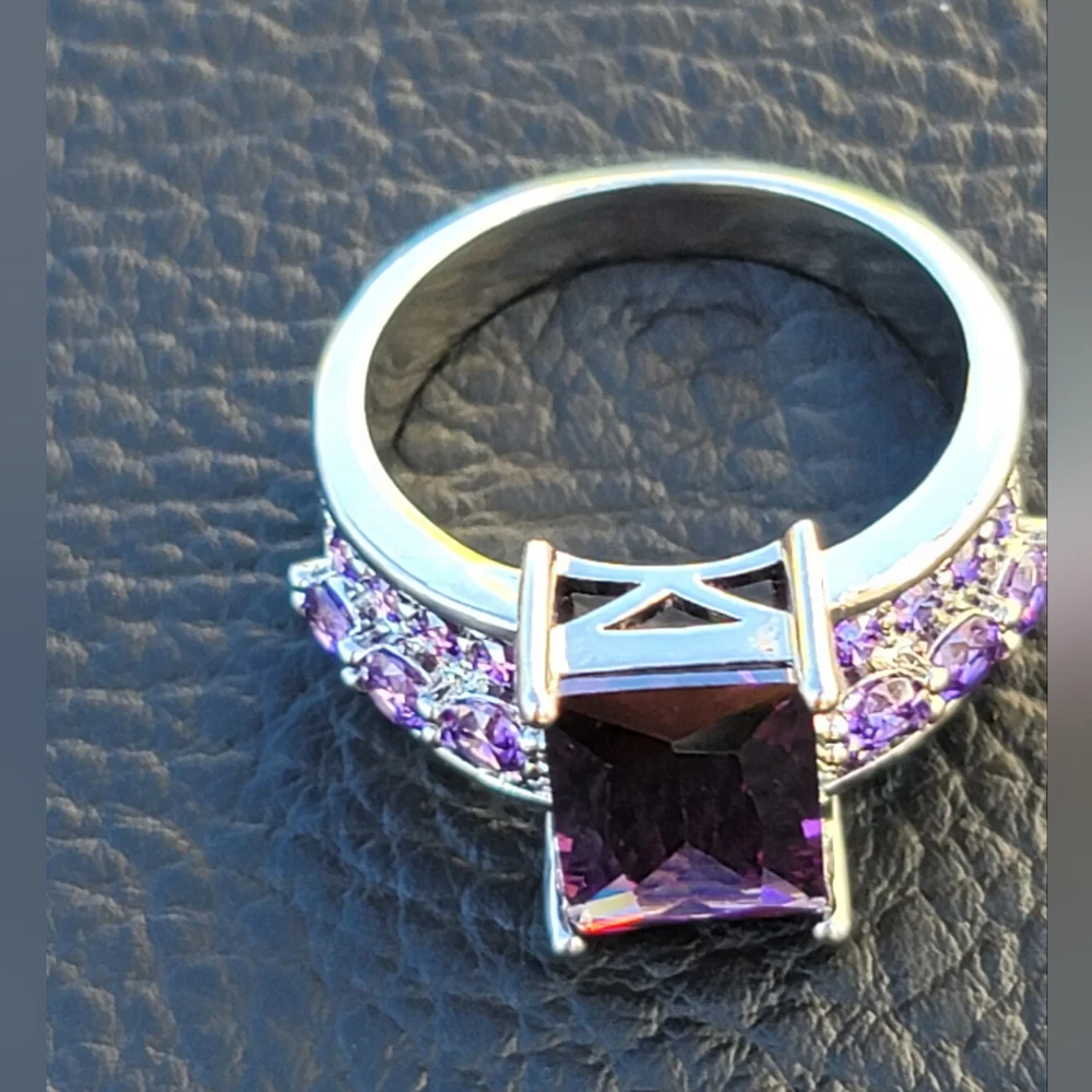 Purple Emerald Cut Glass Ring - Vintage, Estate - Size 8.5 - Picture 7 of 7